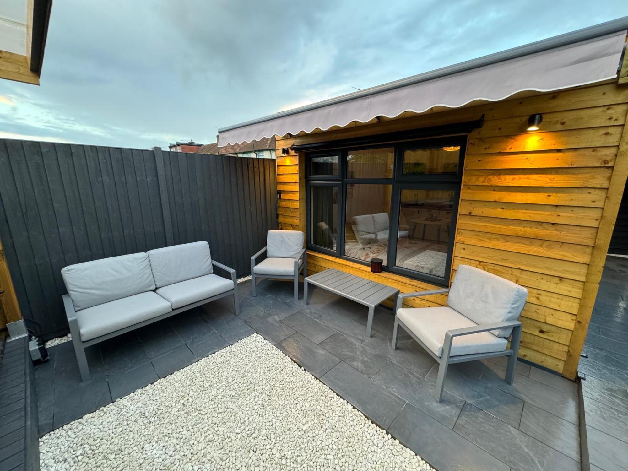 Wild & Free Hot Tub Retreat Apartment Dartford Exterior photo
