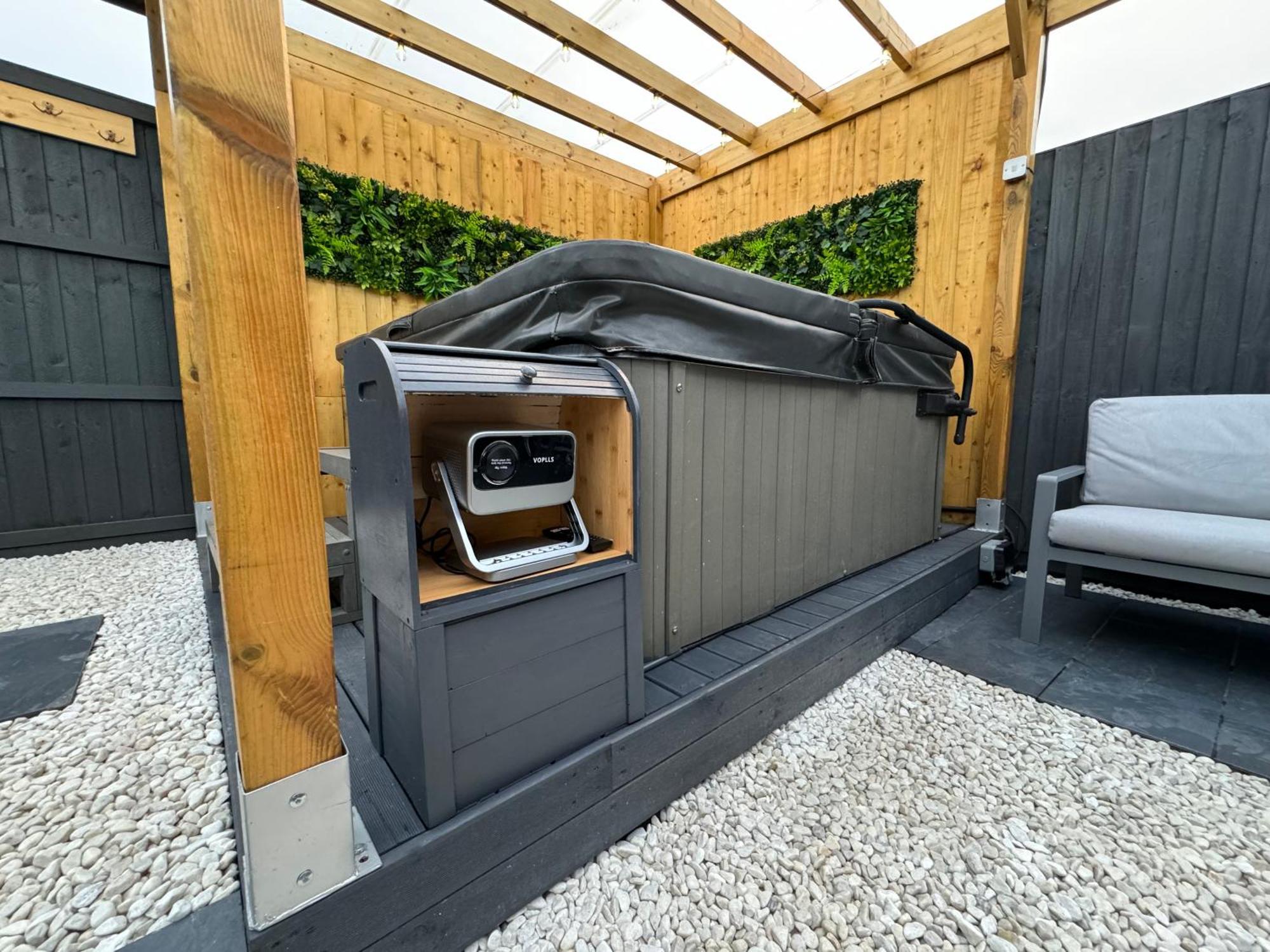 Wild & Free Hot Tub Retreat Apartment Dartford Exterior photo